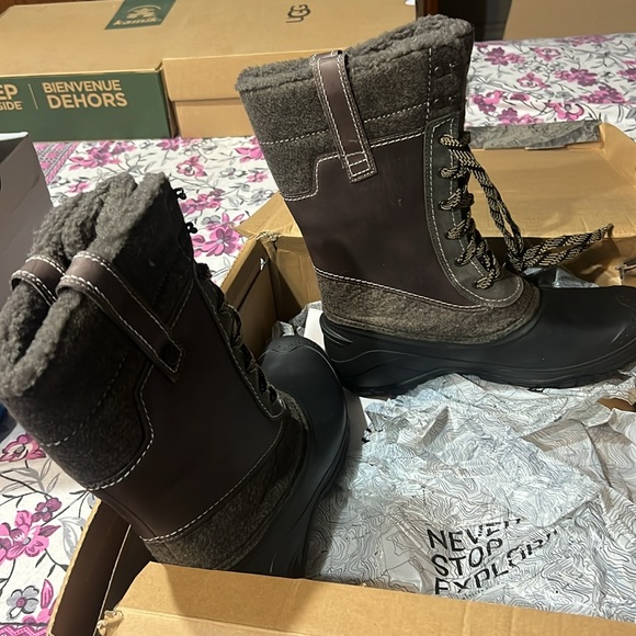 THE NORTH FACE WOMENS SHELLISTA III MID boots. - Picture 3 of 6